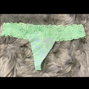Vs Women’s Thongs L / XL